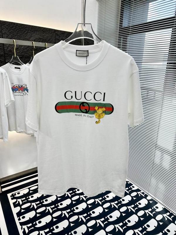 Gucci Men's T-shirts 137